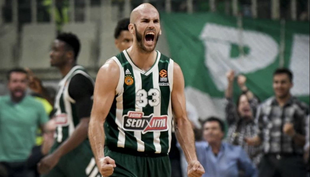 Απίστευτο: Κινέζος με φανέλα Παναθηναϊκού και αφίσα Καλάθη στα χέρια!